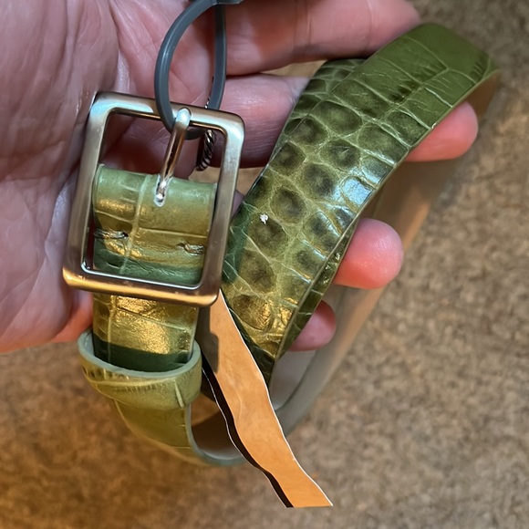 Vtg ANN TAYLOR Size Medium Green Leather Croc Embossed Belt Silver Closure NEW - Picture 3 of 16